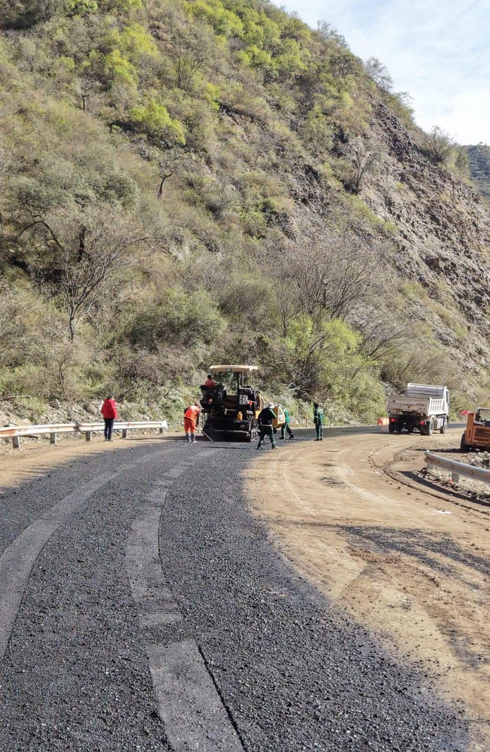 🚧 Avanzan las obras de pavimentación en la Ruta Nacional 60, en La Cébila