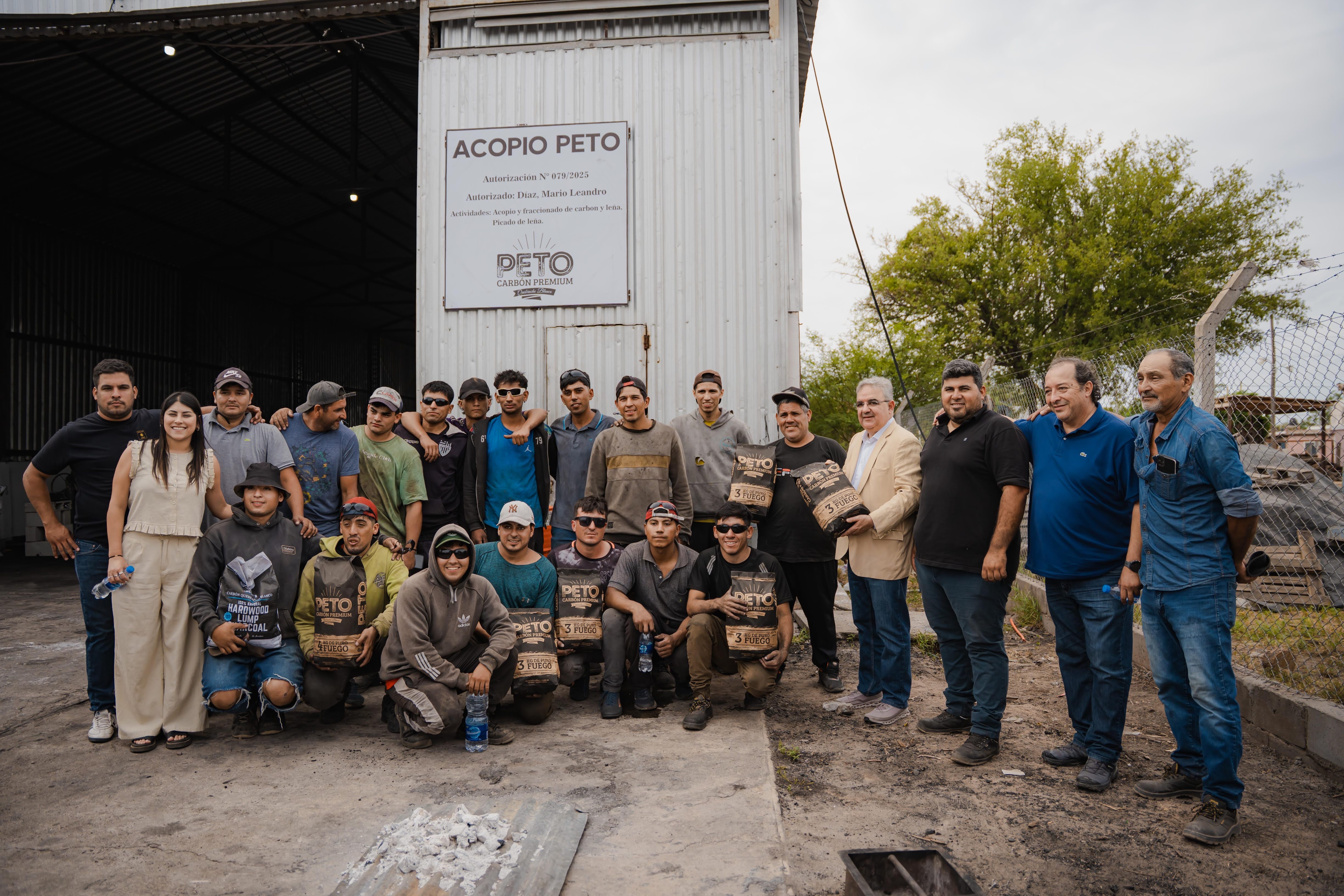 El Gobernador recorrió Recreo y celebró la primera exportación de carbón producido en Catamarca 🇨🇦➡️🇺🇸
