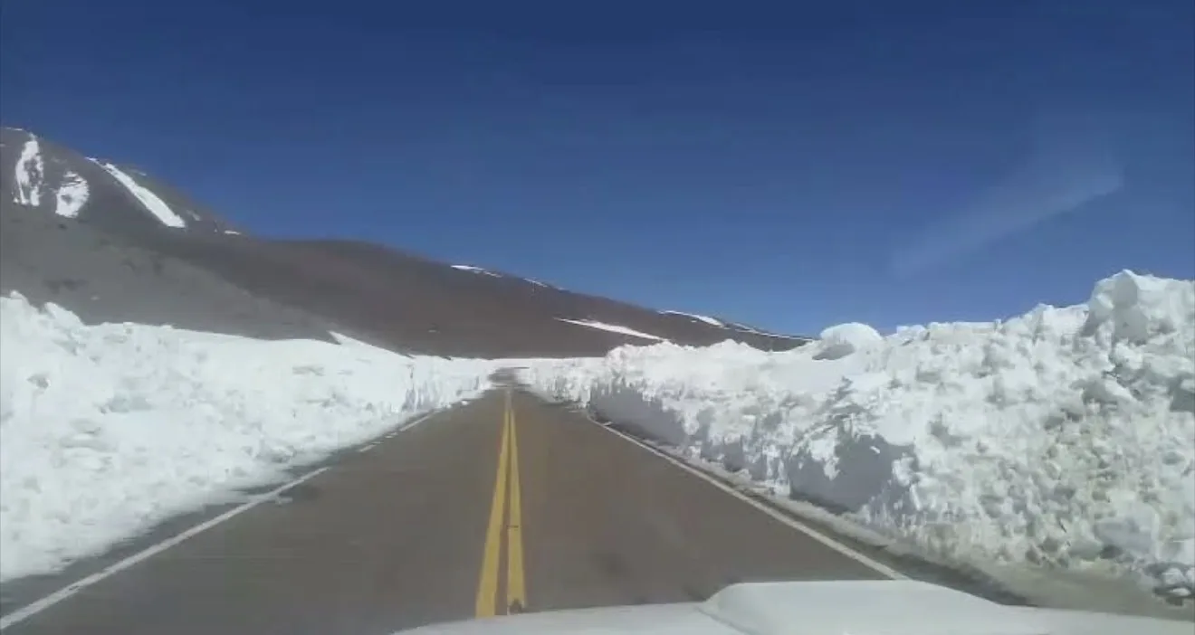 🚨🚧 VIALIDAD NACIONAL DESPEJÓ LA NIEVE EN LA RN 60 HASTA EL LÍMITE CON CHILE ❄️🇦🇷🇨🇱